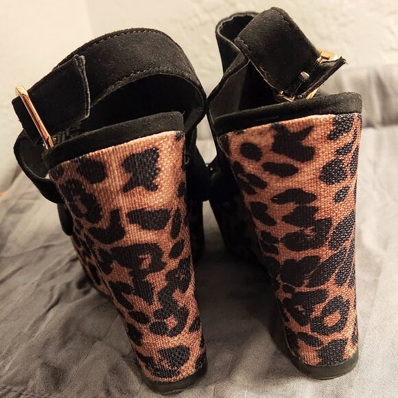 Fergalicious Valentina Platform Wedge Sandals - Size 7.5 - Cheetah Print Design - Picture 4 of 8